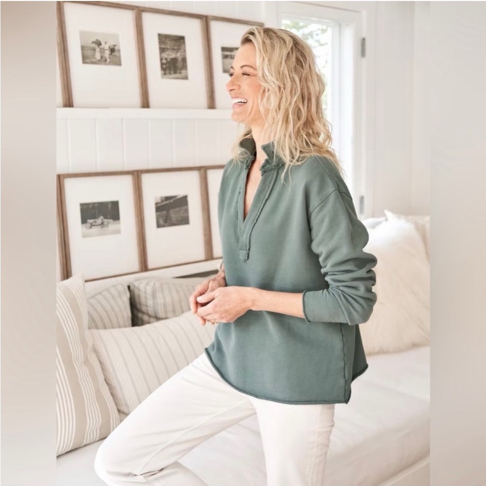 Frank & Eileen Patrick Popover Henley
Collared Triple Fleece Sage Green Sz Med
